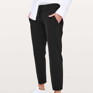 LIKE NEW! Lululemon On The Fly Pant *Woven 28", size 2, in perfect condition!